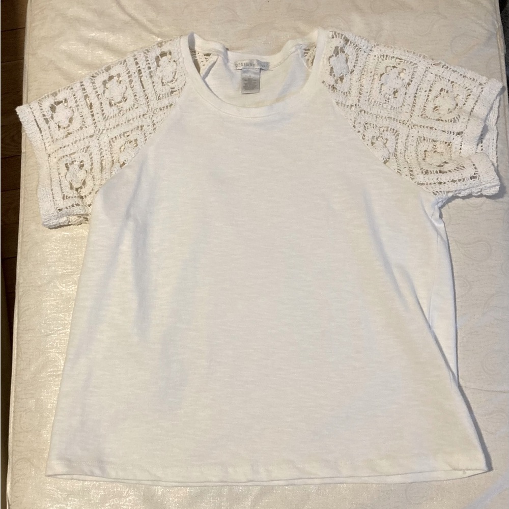 Unique white t shirt with lace sleeve detail. Size L